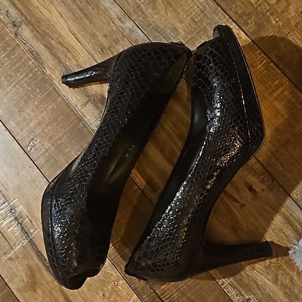 Shoes - Picture 3 of 4